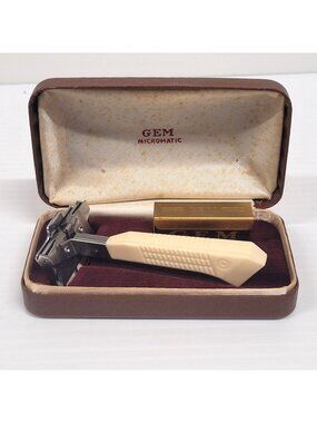Gem Micromatic Safety Razor Bakelite Plastic with Case Blade Holder Vintage